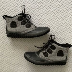 Sorel Out N About Plus Boots Size 7.5 Gently used.